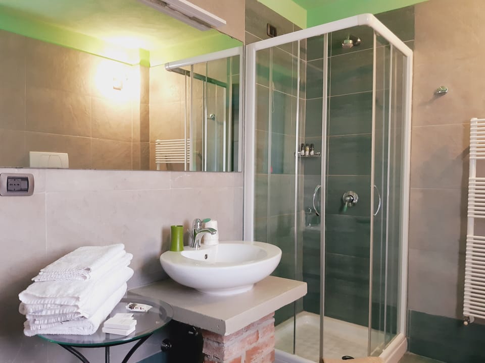 Standard Room | Bathroom | Free toiletries, hair dryer, slippers, bidet