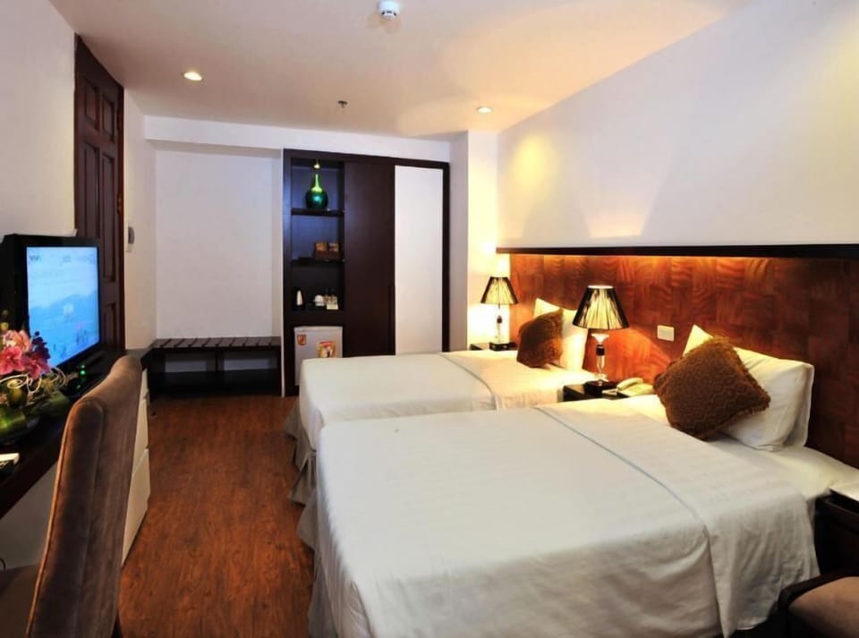 Minibar, in-room safe, free WiFi