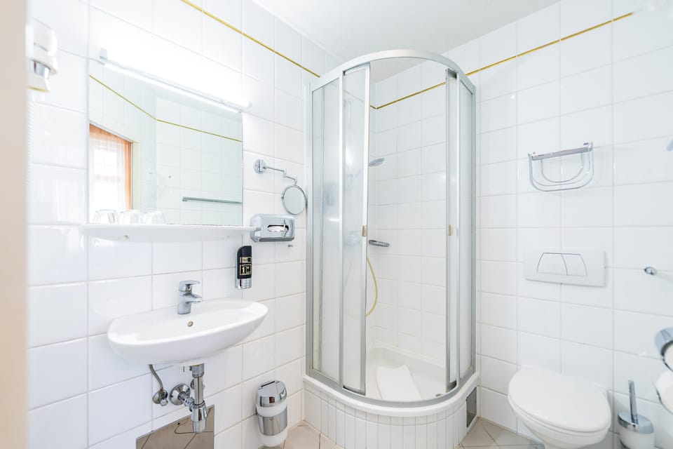 Twin Room | Bathroom | Hair dryer, towels