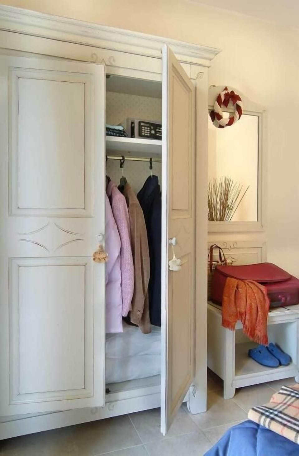 Double or Twin Room | Minibar, in-room safe, desk, soundproofing