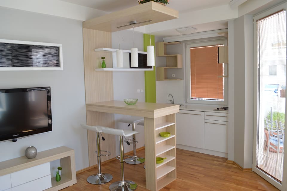 Studio | Private kitchen | Fridge, electric kettle