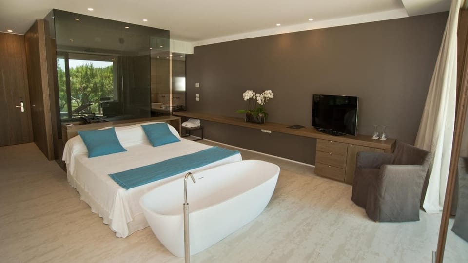 Luxury Studio Suite | Egyptian cotton sheets, premium bedding, minibar, in-room safe