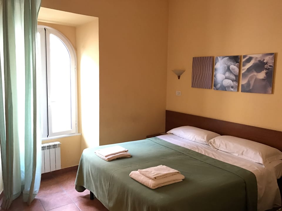 Triple Room | WiFi, bed sheets
