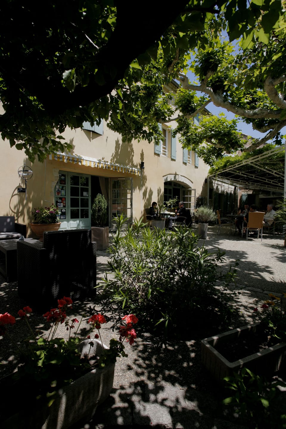Hotel Restaurant La Ferme Hotel in Villeneuve-lès-Avignon