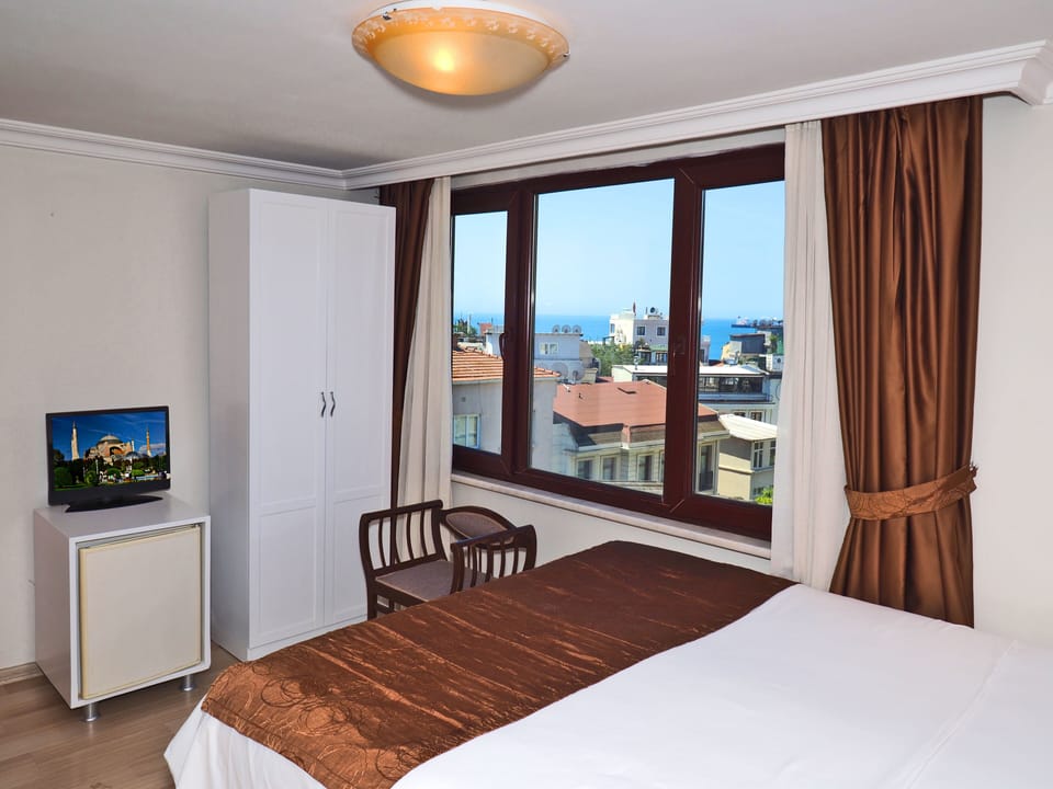 Double Room | In-room safe, soundproofing, free WiFi