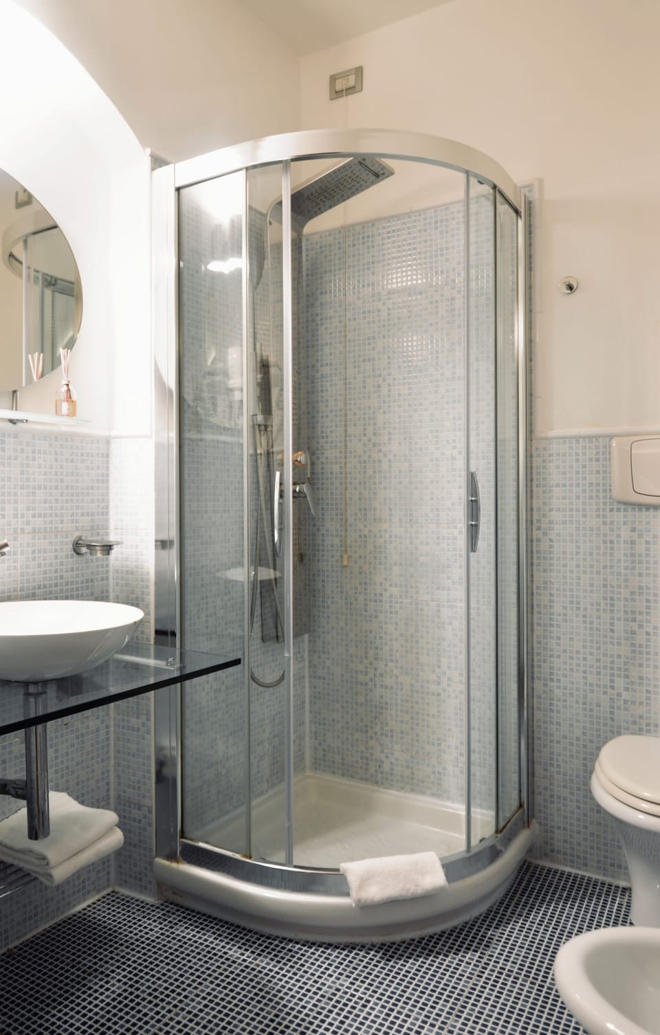 Rainfall showerhead, free toiletries, hair dryer, bidet