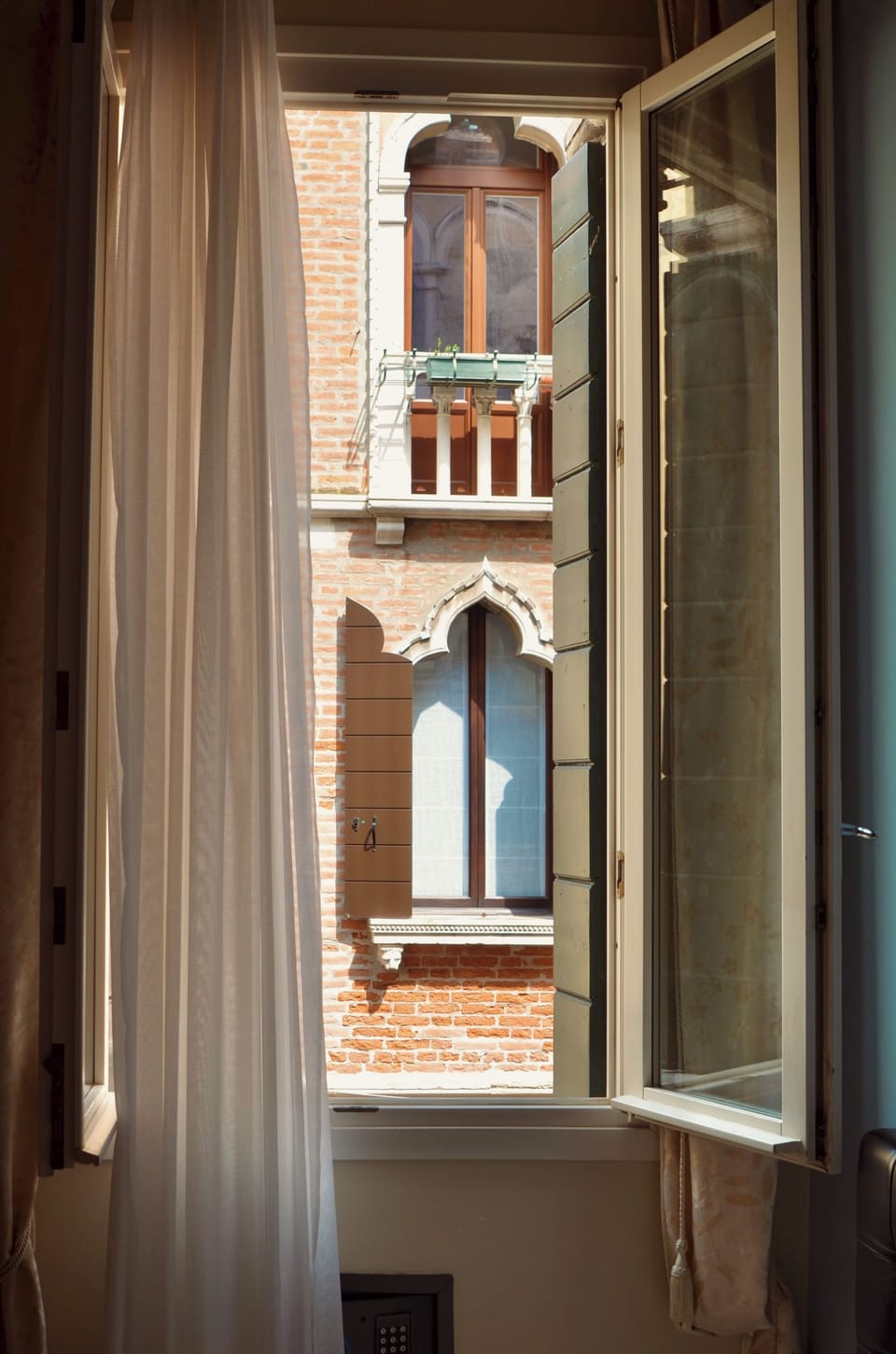Superior Double Room, City View | Minibar, in-room safe, desk, WiFi (free)