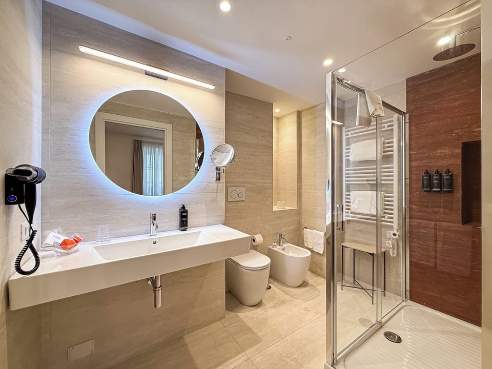 Deluxe Double or Twin Room, Non Smoking, City View | Bathroom | Shower, rainfall showerhead, free toiletries, hair dryer