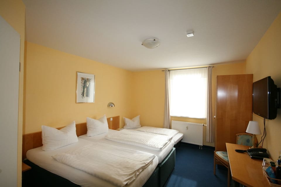 Triple Room | Minibar, in-room safe, desk, soundproofing