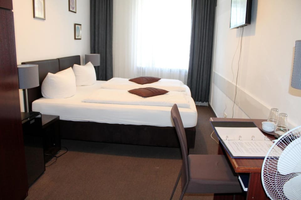 Minibar, in-room safe, desk, iron/ironing board
