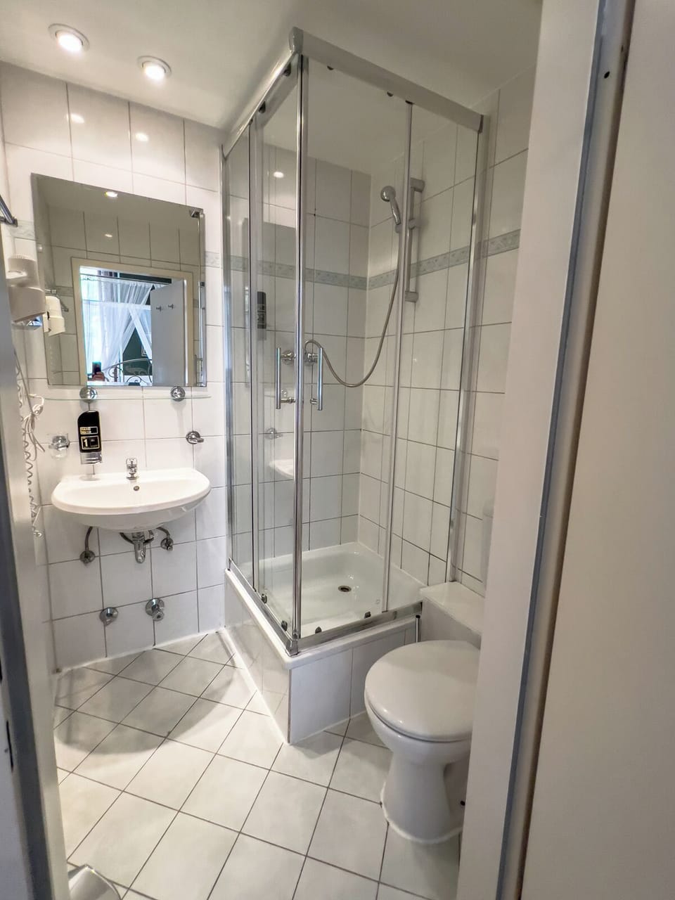 Standard Double Room | Bathroom | Shower, hair dryer, towels