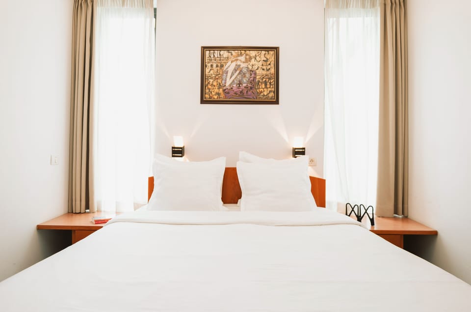 Junior Suite | In-room safe, desk, free cribs/infant beds, free WiFi