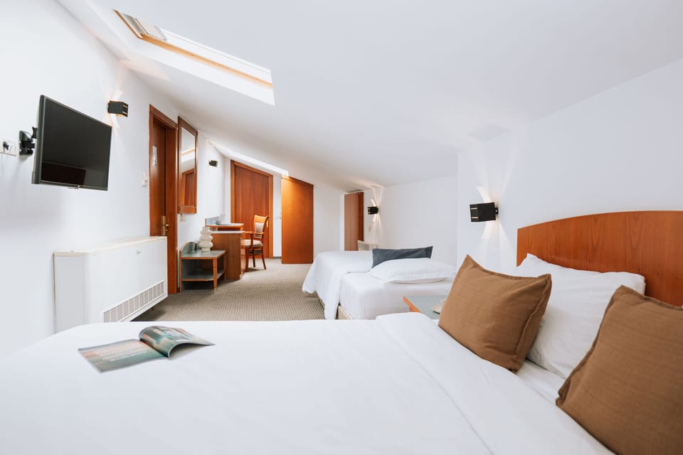 Family Room | In-room safe, desk, free cribs/infant beds, free WiFi