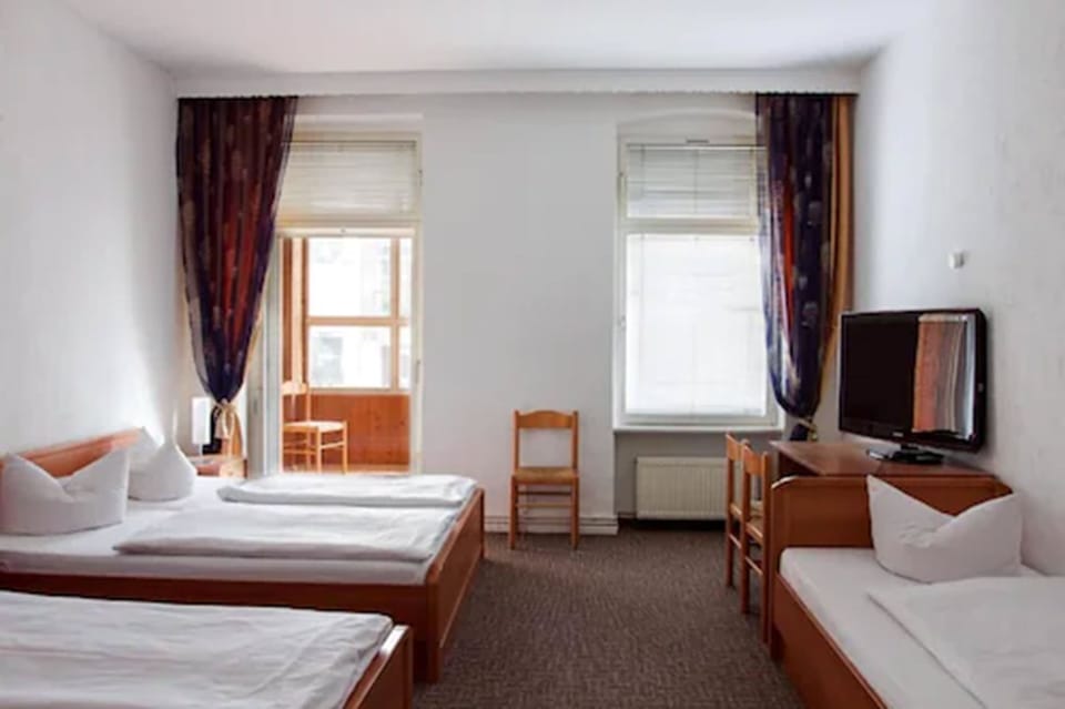 Quadruple Room | In-room safe, soundproofing, iron/ironing board, free WiFi