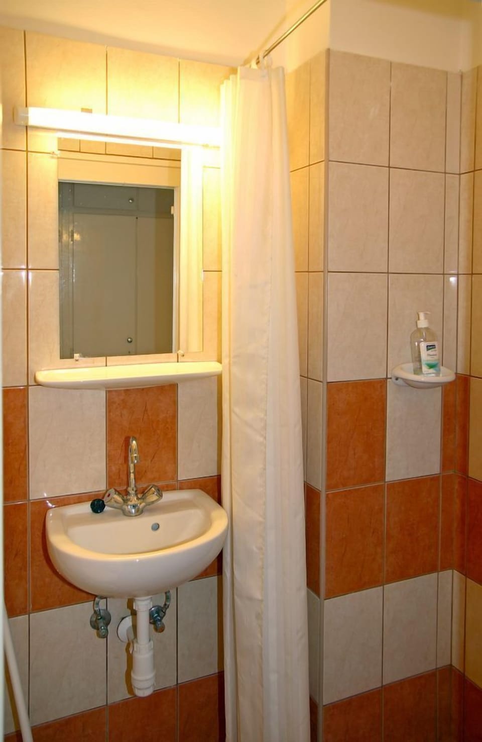 Triple Room | Bathroom | Shower, towels