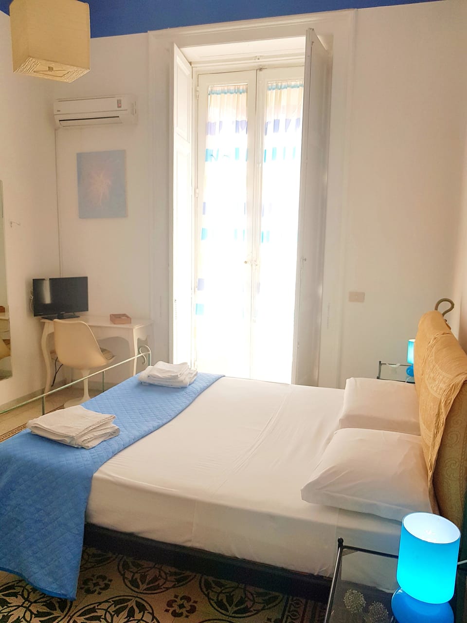 Double Room | In-room safe, desk, iron/ironing board, free WiFi