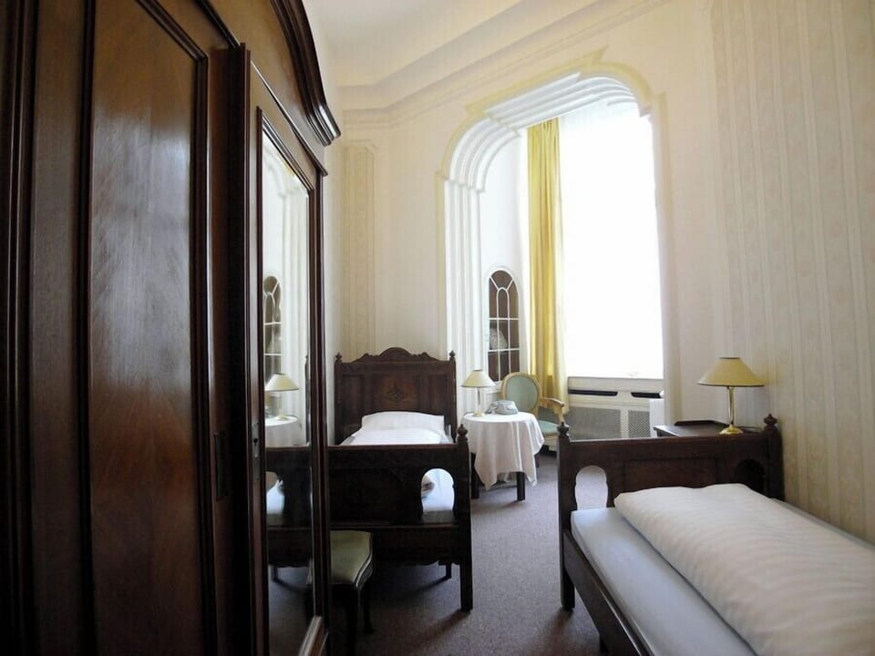 Twin Room, Shared Bathroom | In-room safe, desk, iron/ironing board, free WiFi