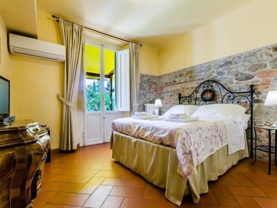Double Room | Egyptian cotton sheets, premium bedding, down comforters, minibar