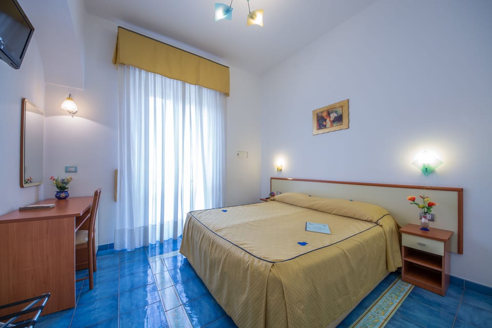 Minibar, in-room safe, individually decorated, individually furnished