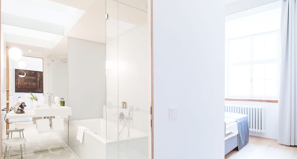 Palace Standard Suite (Palace Building) | Bathroom | Free toiletries, hair dryer, slippers, towels