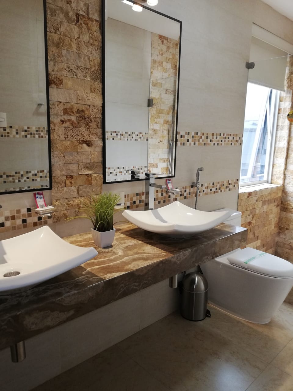 Bathroom sink