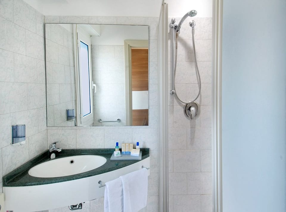 Shower, free toiletries, hair dryer, towels
