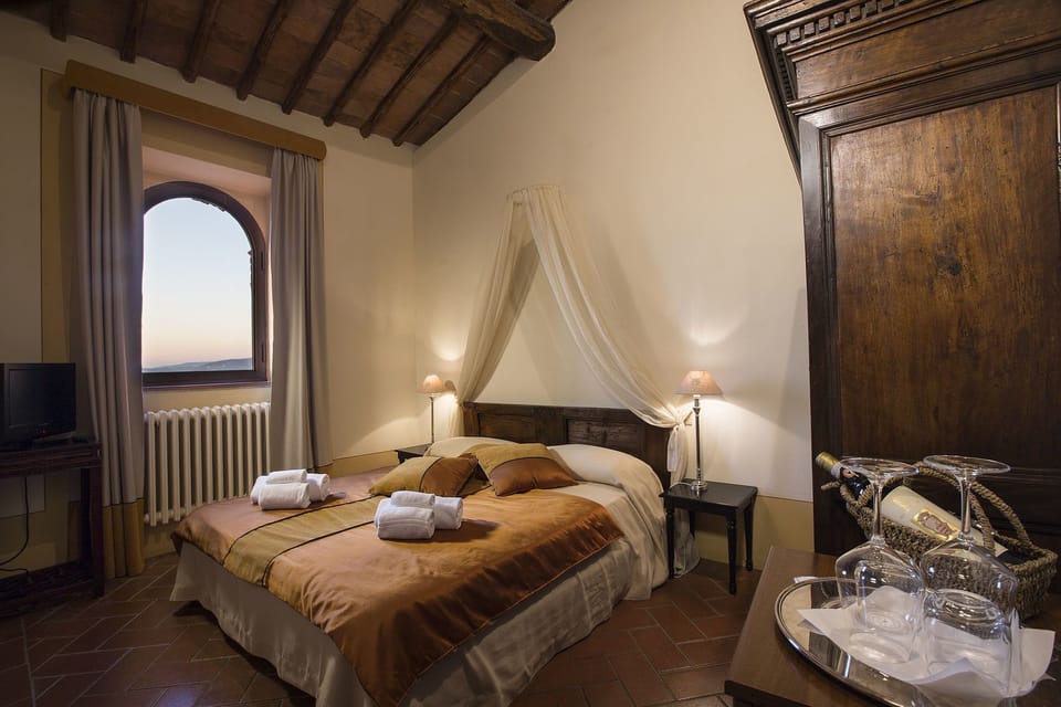 Triple Room | In-room safe, desk, laptop workspace, soundproofing