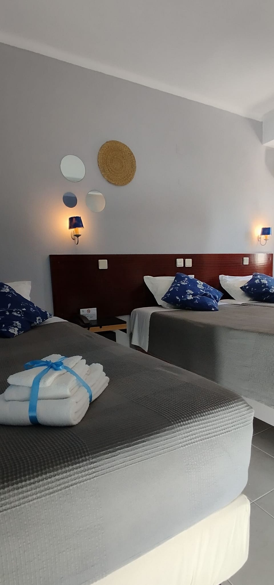 Triple Room | Blackout drapes, free WiFi, bed sheets