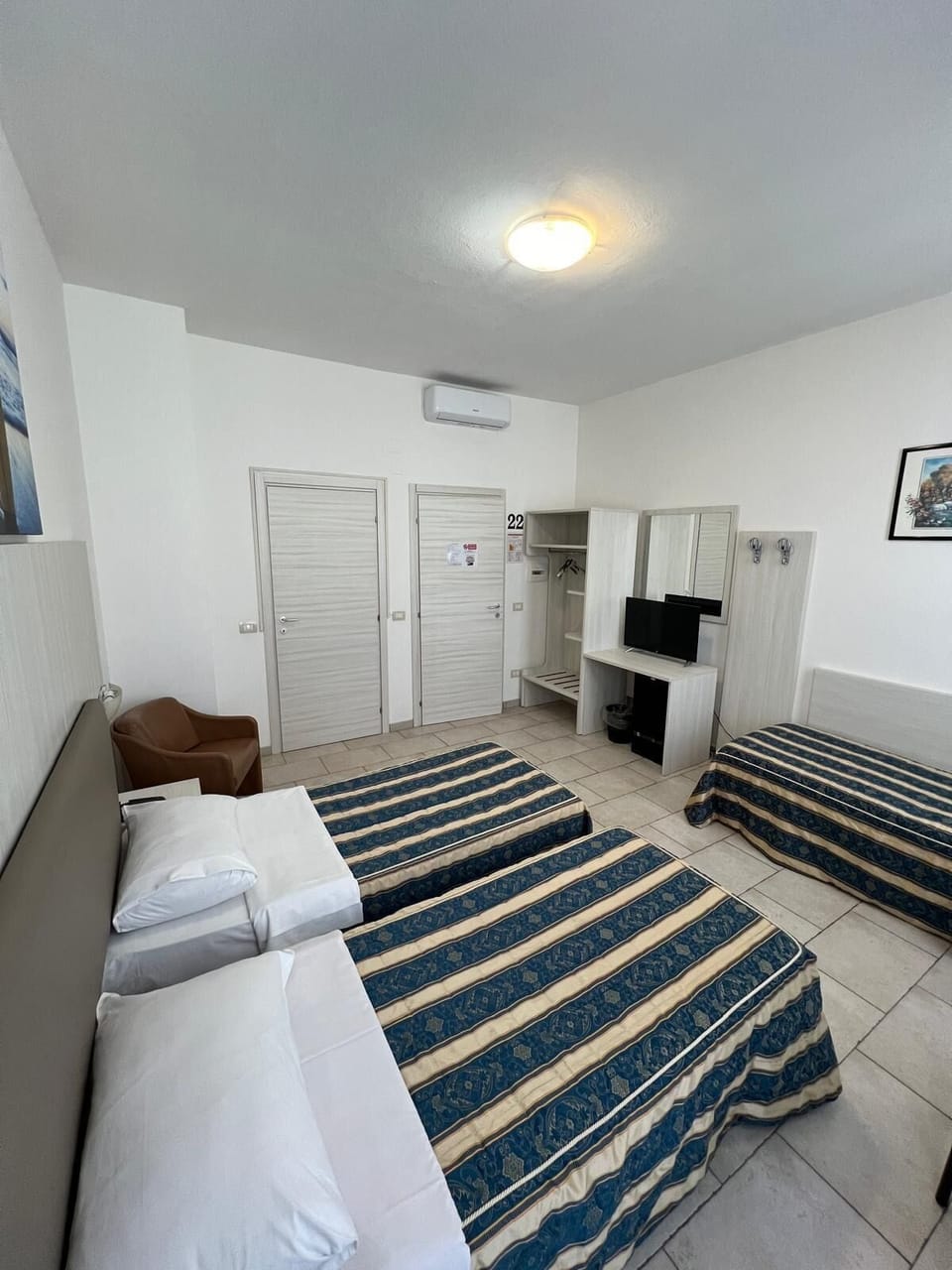 Classic Double Room, 1 Double Bed | Down comforters, desk, WiFi (free), bed sheets