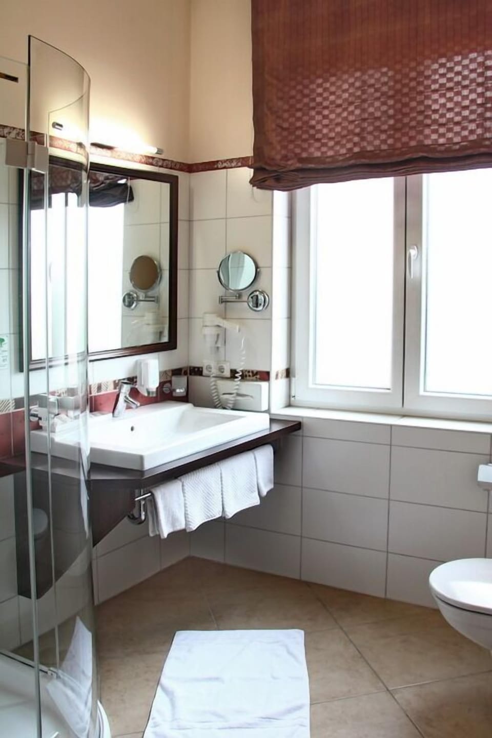 Comfort Single Room | Bathroom | Free toiletries, hair dryer, towels