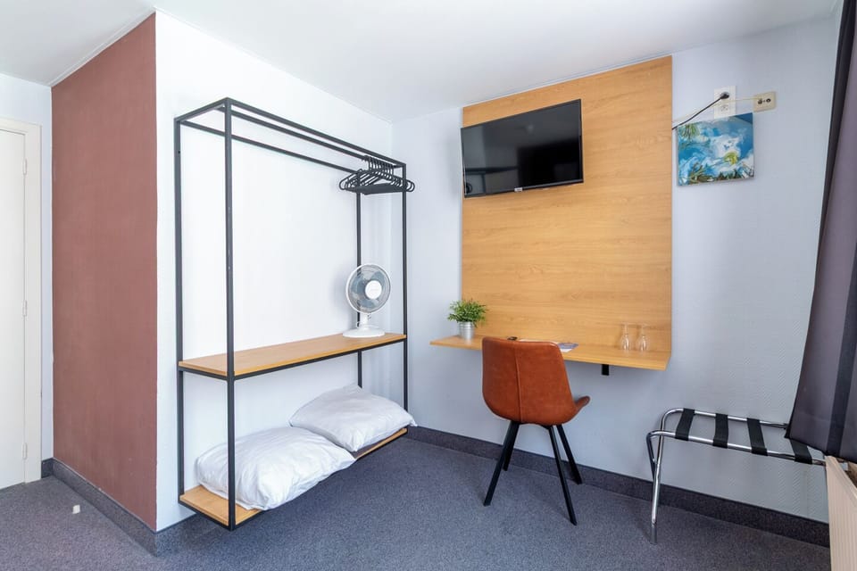 Economy Double Room | In-room safe, desk, soundproofing, cribs/infant beds
