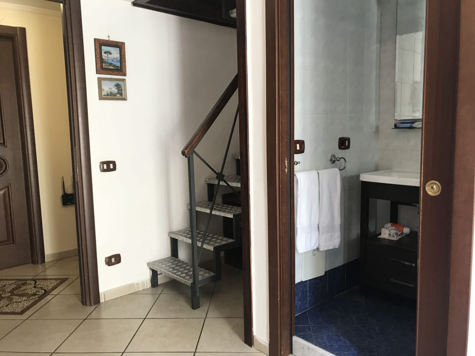 1 bedroom, down comforters, pillowtop beds, minibar