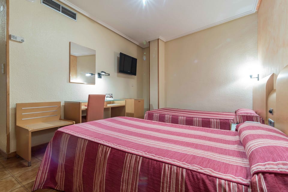 Twin Room | Minibar, in-room safe, desk, blackout drapes
