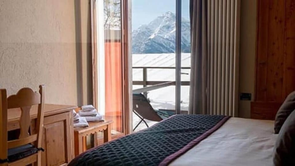 Comfort Double Room, Mountain View | Down comforters, minibar, in-room safe, desk