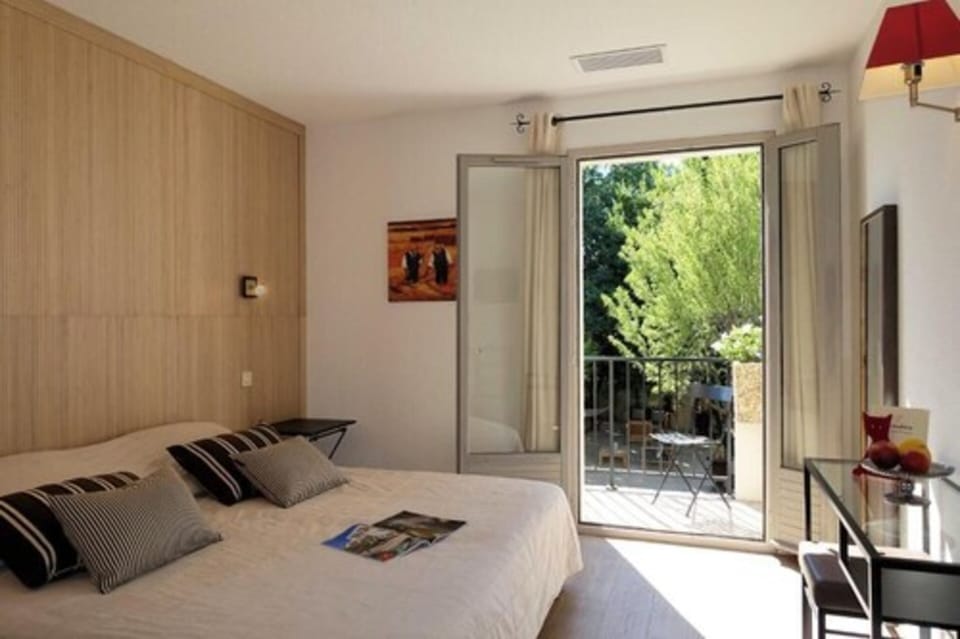 In-room safe, soundproofing, cribs/infant beds, rollaway beds