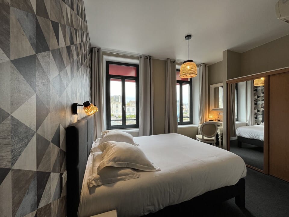 Double Room | Select Comfort beds, desk, soundproofing, free WiFi