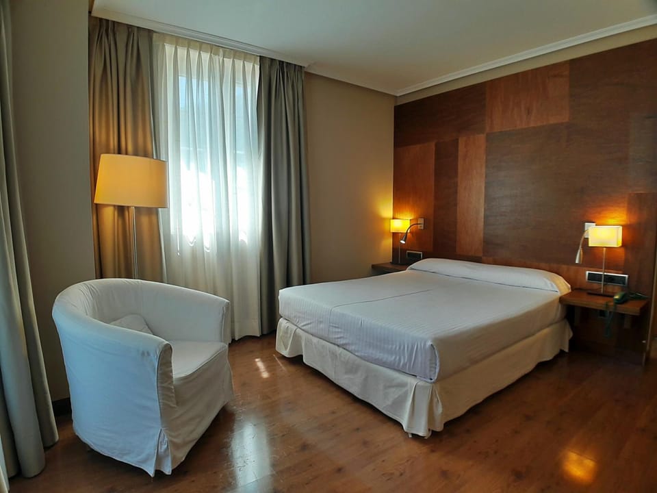 Minibar, in-room safe, desk, iron/ironing board
