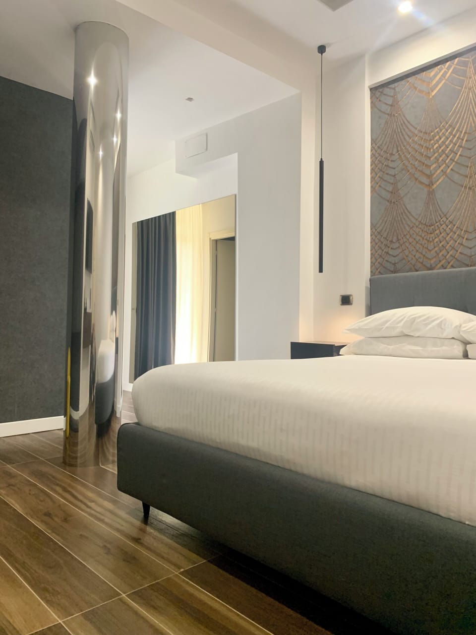 Deluxe Room, 1 Queen Bed | In-room safe, laptop workspace, soundproofing, free WiFi