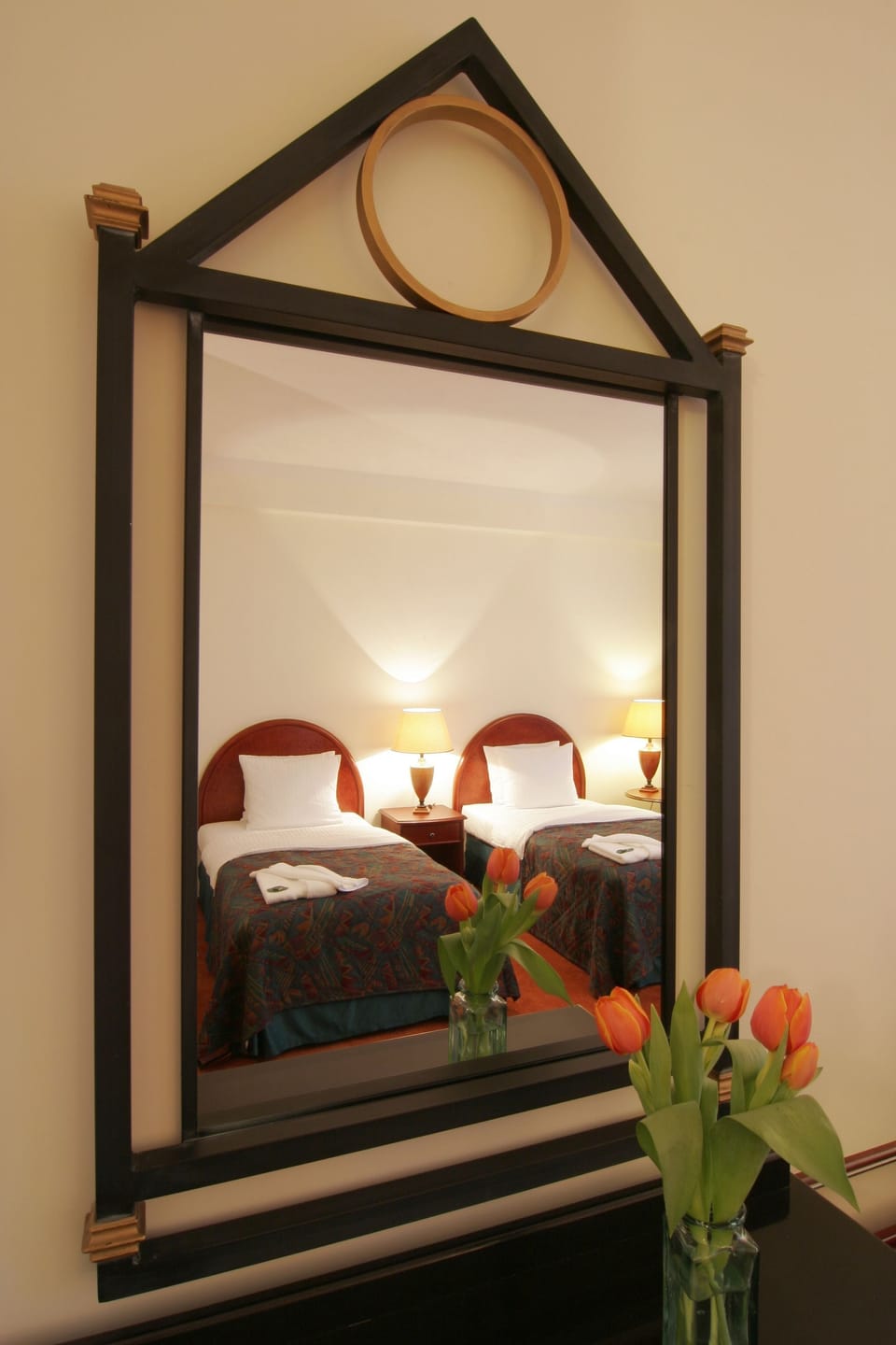 Standard Double or Twin Room | In-room safe, desk, soundproofing, iron/ironing board