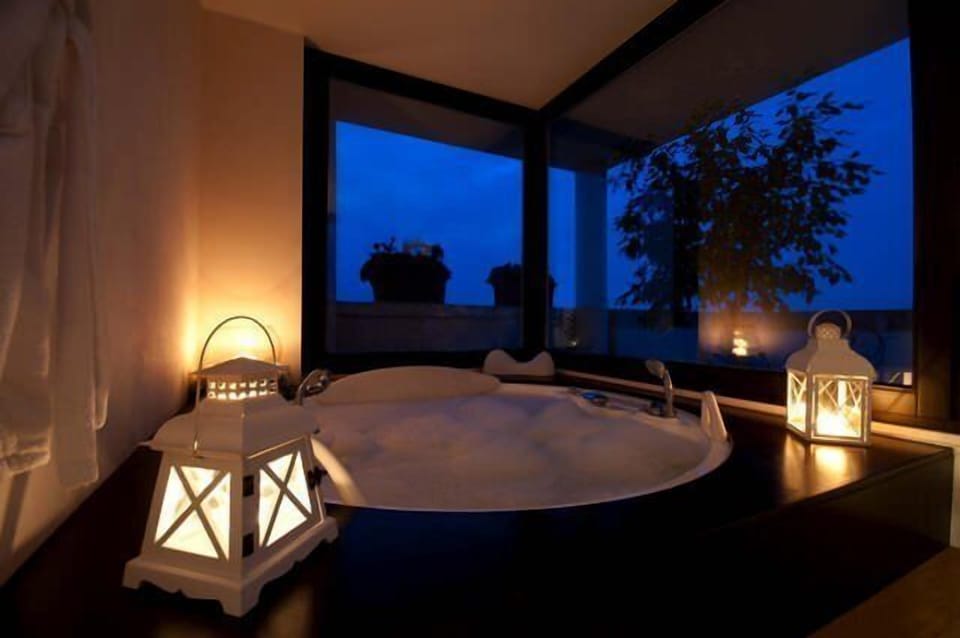Suite (San Tommaso) | Deep soaking bathtub