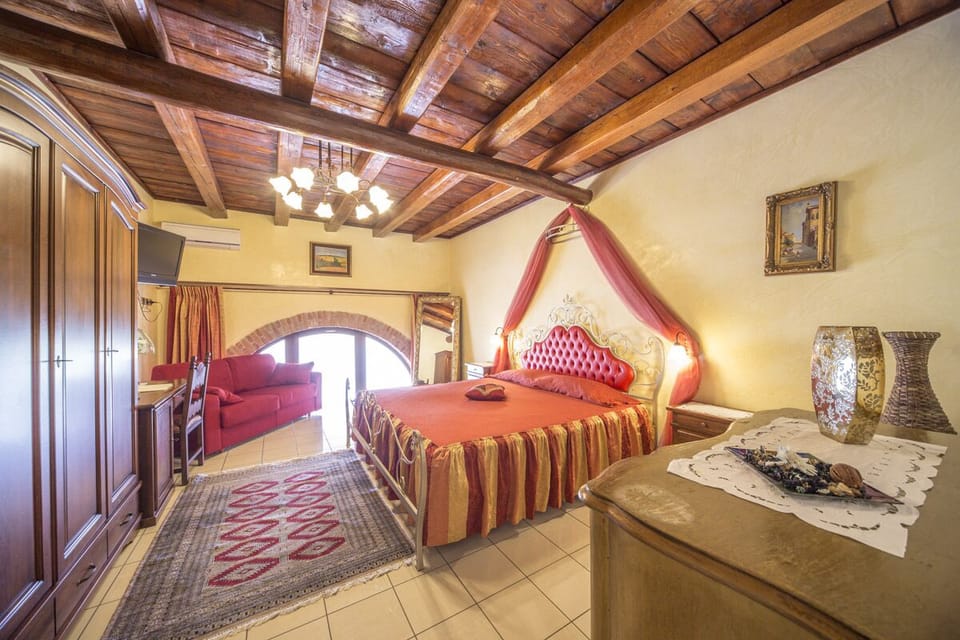 Suite, Bathtub | Minibar, desk, free WiFi