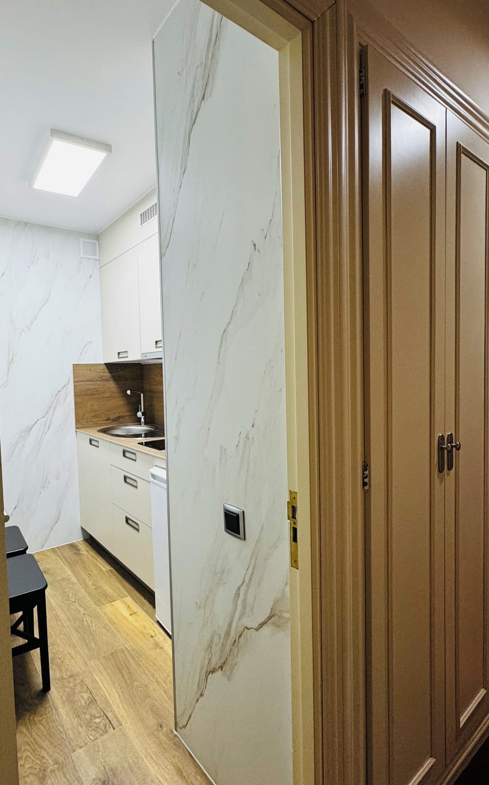 Comfort Studio | Private kitchenette | Microwave