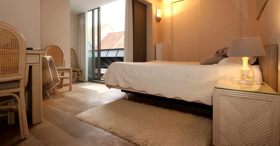 Deluxe Double Room | Minibar, in-room safe, desk, blackout drapes