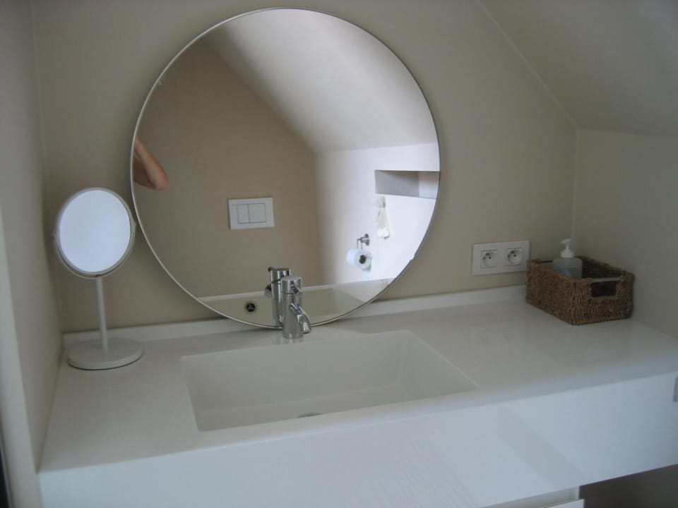 Shower, free toiletries, hair dryer, bathrobes