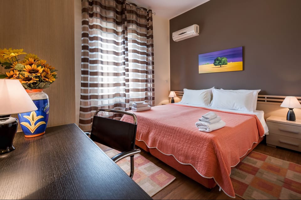 Double or Twin Room | 1 bedroom, minibar, desk, soundproofing