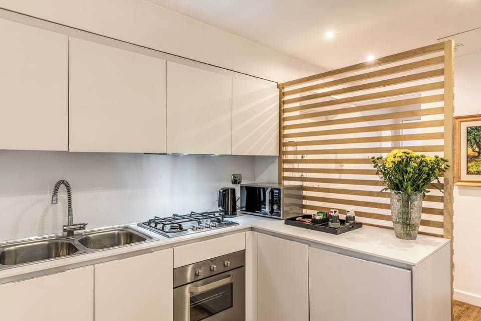 Deluxe Apartment, 2 Bedrooms, City View, Annex Building | Private kitchen | Cookware/dishes/utensils