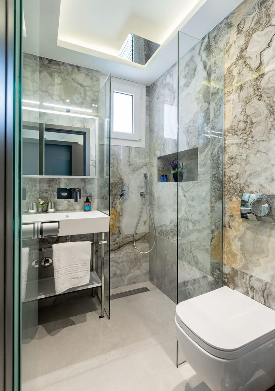 Premium Deluxe Suite | Bathroom | Shower, rainfall showerhead, hair dryer, bathrobes