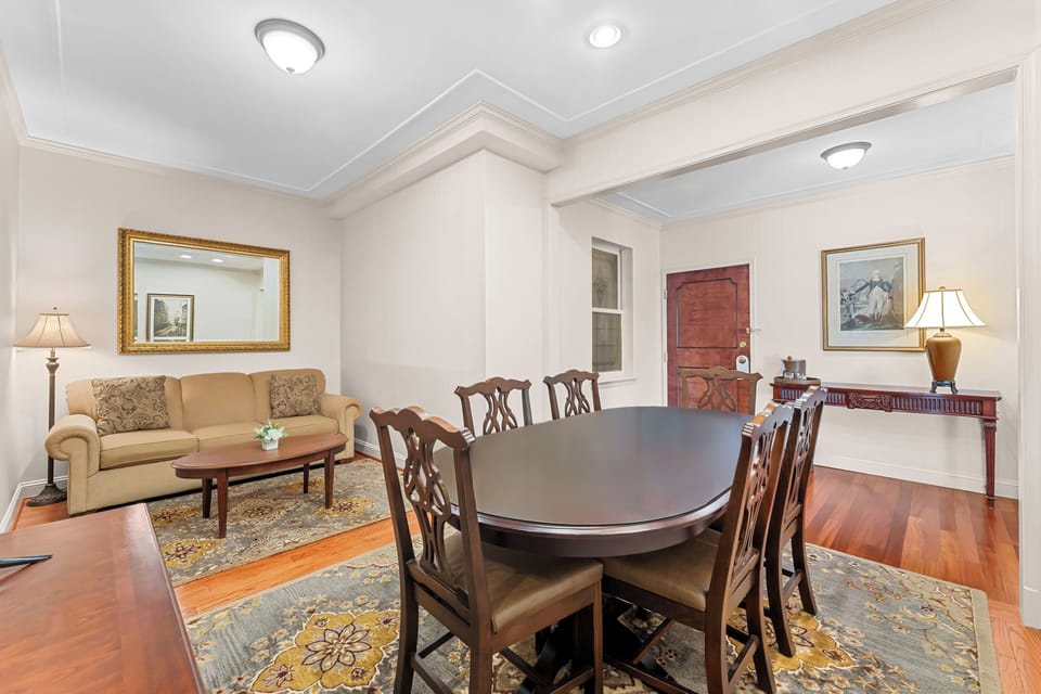 Corporate Suite - ONE QUEEN BED with Juliet Balcony - Penn's Landing Bridge View | Living area | MP3 dock