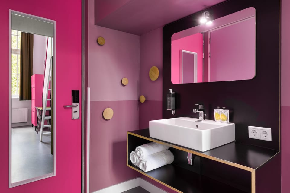 Family Room, Private Bathroom | In-room safe, WiFi (free), bed sheets