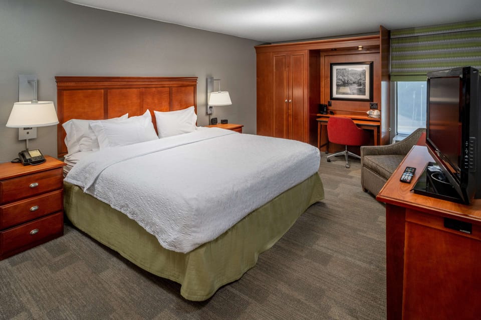 In-room safe, desk, iron/ironing board, free cribs/infant beds